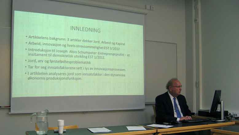 Dr. Jan-U. Sandal foredrar